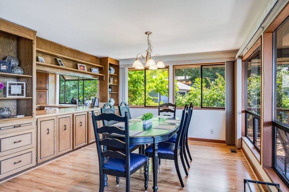 Gather around the dining table and watch ships glide by as you share meals and moments.