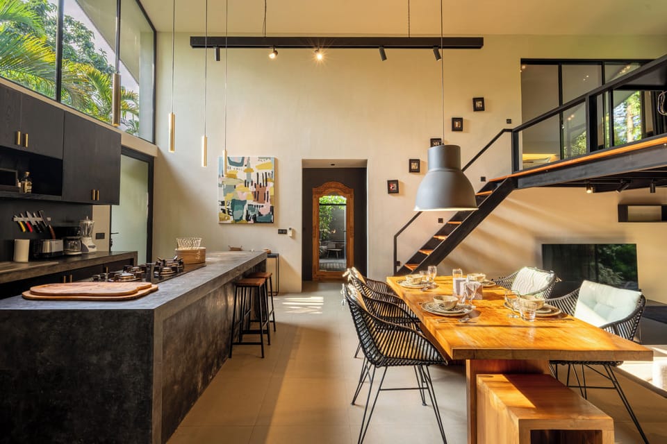 Deluxe Villa | Dining room
