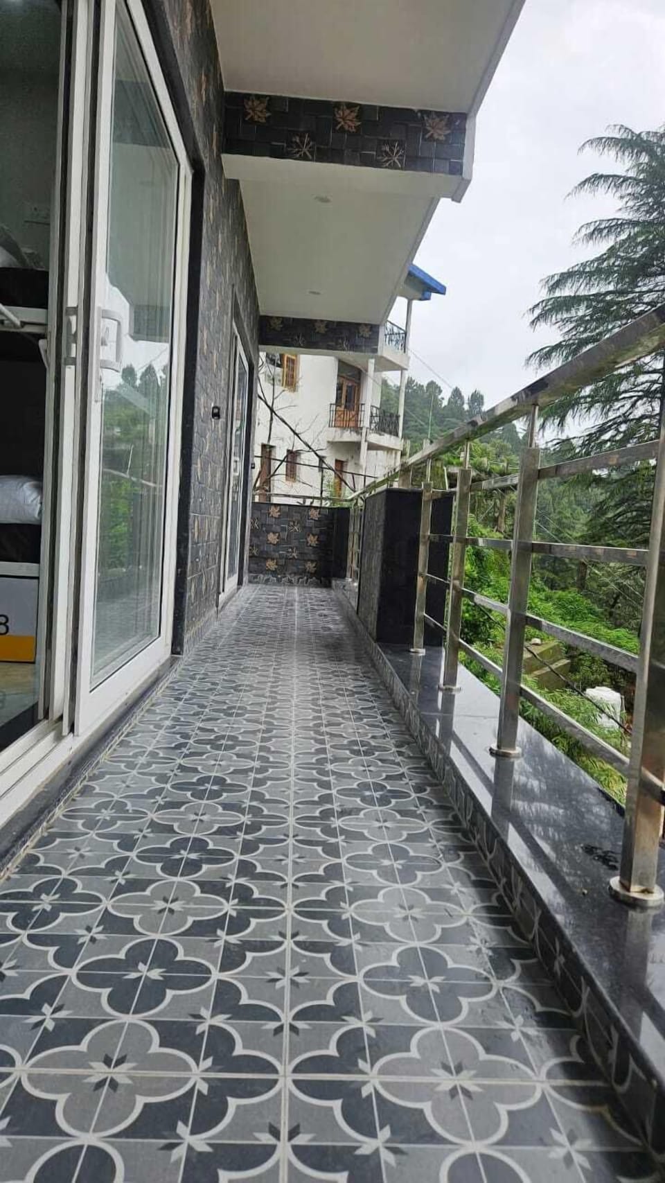Basic Room, Hill View | Living area