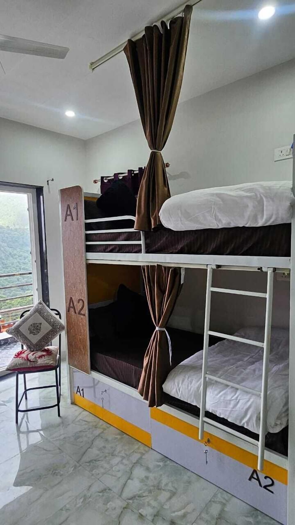 Basic Room, Hill View | Living area