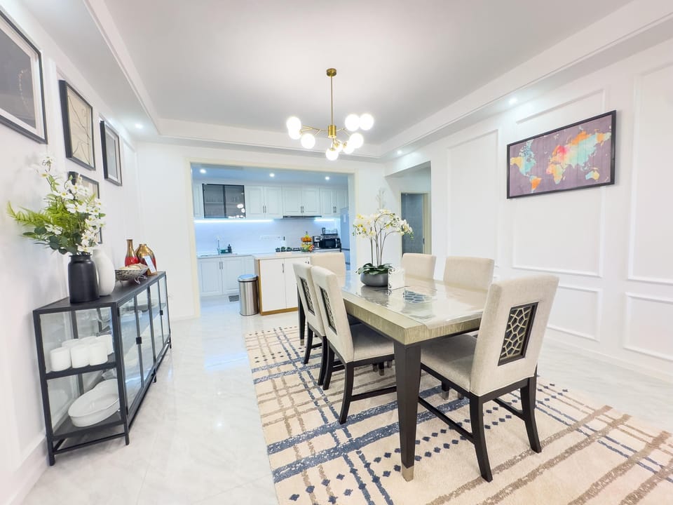 Family Apartment, Pool View | In-room dining