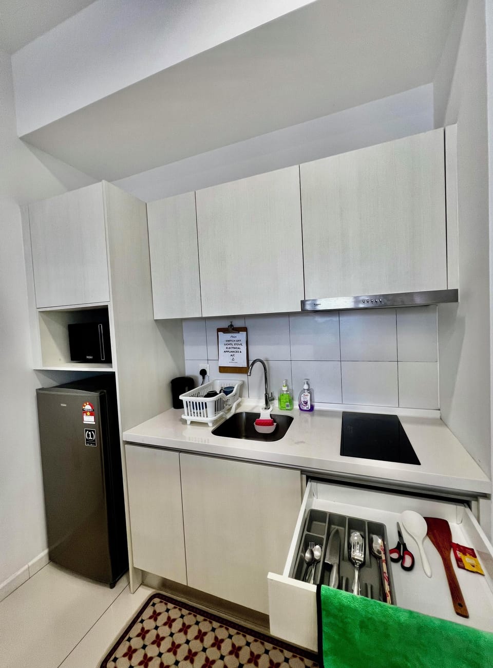 Deluxe Studio Suite | Private kitchen