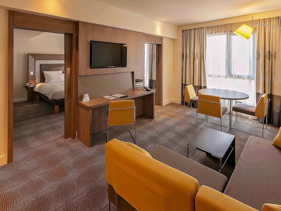 Superior Suite, 1 Queen Bed with Sofa bed | Premium bedding, minibar, in-room safe, desk
