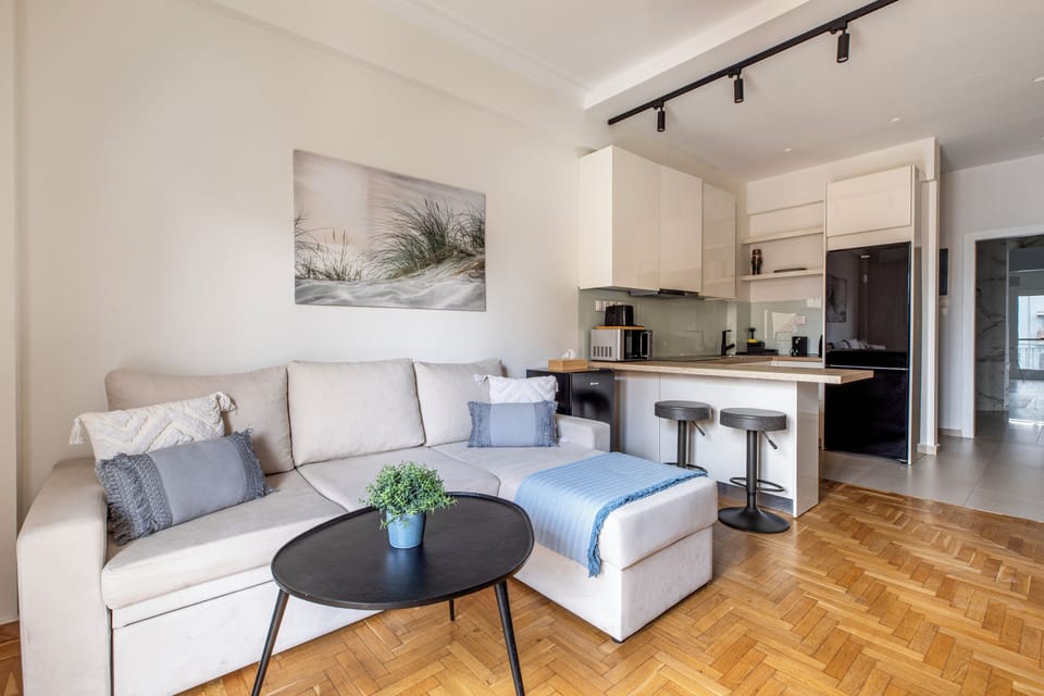 Apartment, 2 Bedrooms, Kitchen, City View | Living room | 43-inch Smart TV with digital channels, streaming services