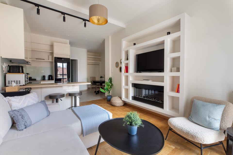 Apartment, 2 Bedrooms, Kitchen, City View | Living room | 43-inch Smart TV with digital channels, streaming services