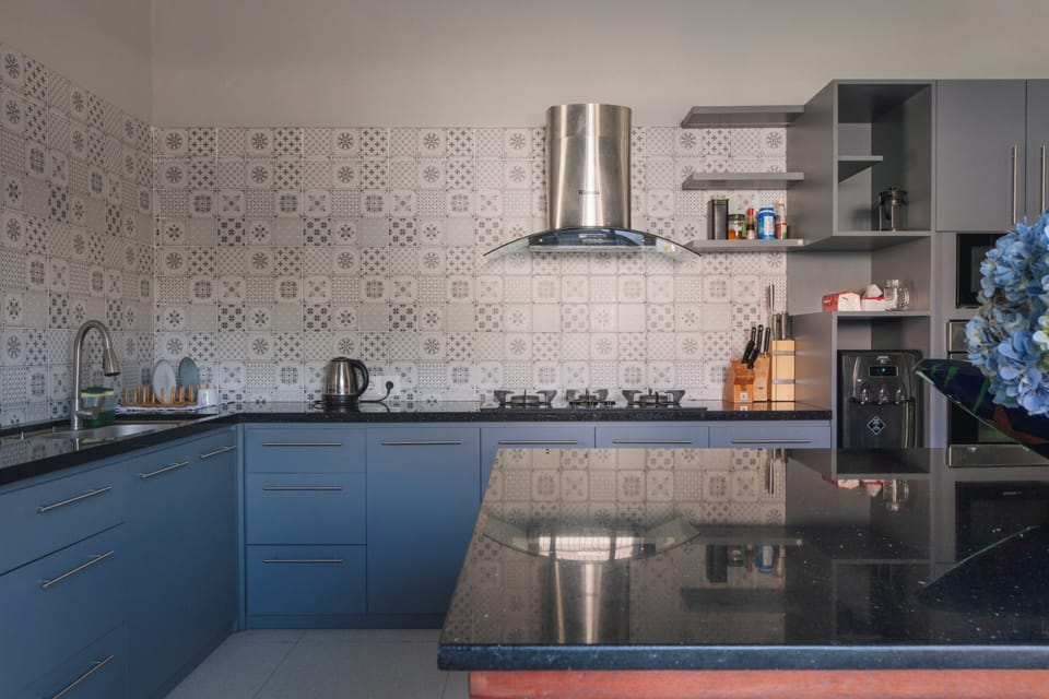 Villa, 6 Bedrooms, Beachfront | Private kitchenette | Electric kettle