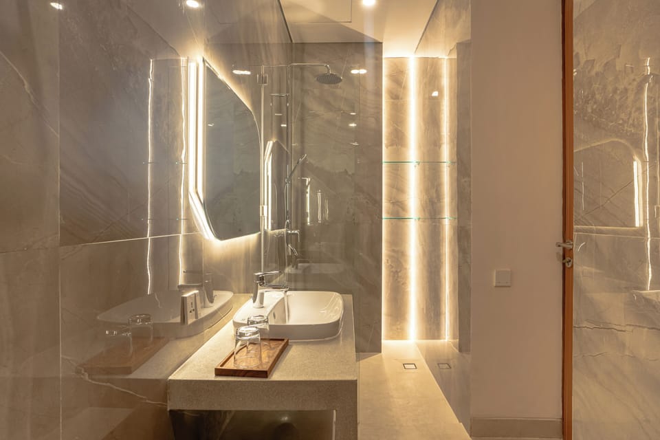 Deluxe Double Room, Pool View | Bathroom | Shower, free toiletries, hair dryer, bidet