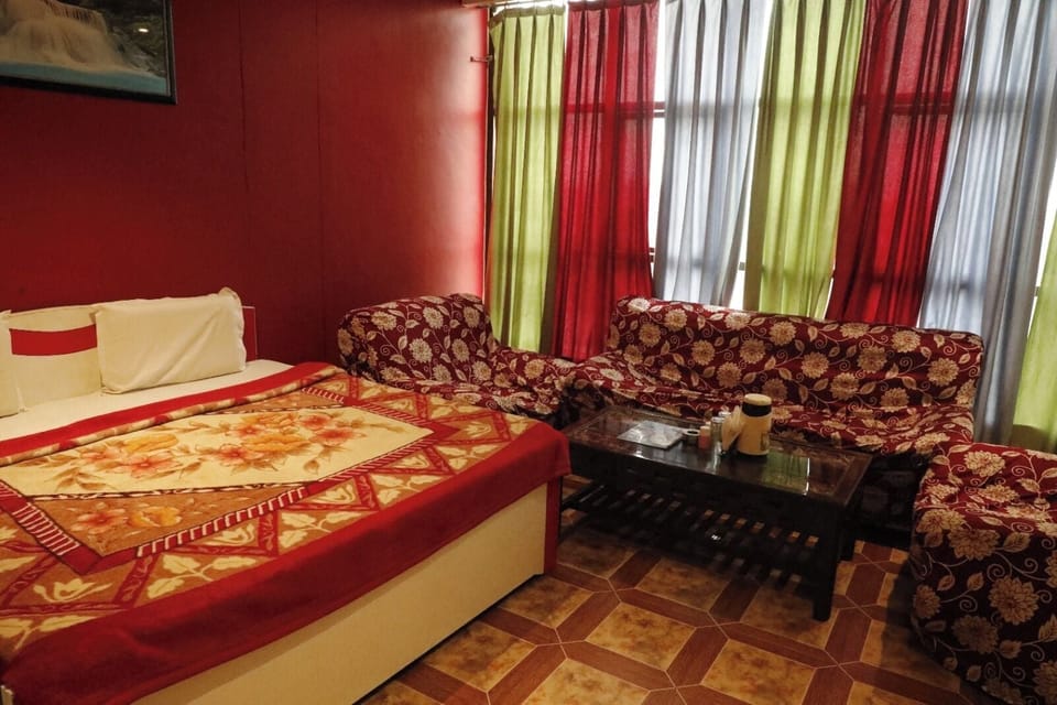 Royal Room | Free WiFi, bed sheets