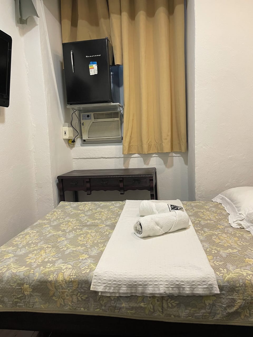 Double Room | Desk, free WiFi, bed sheets