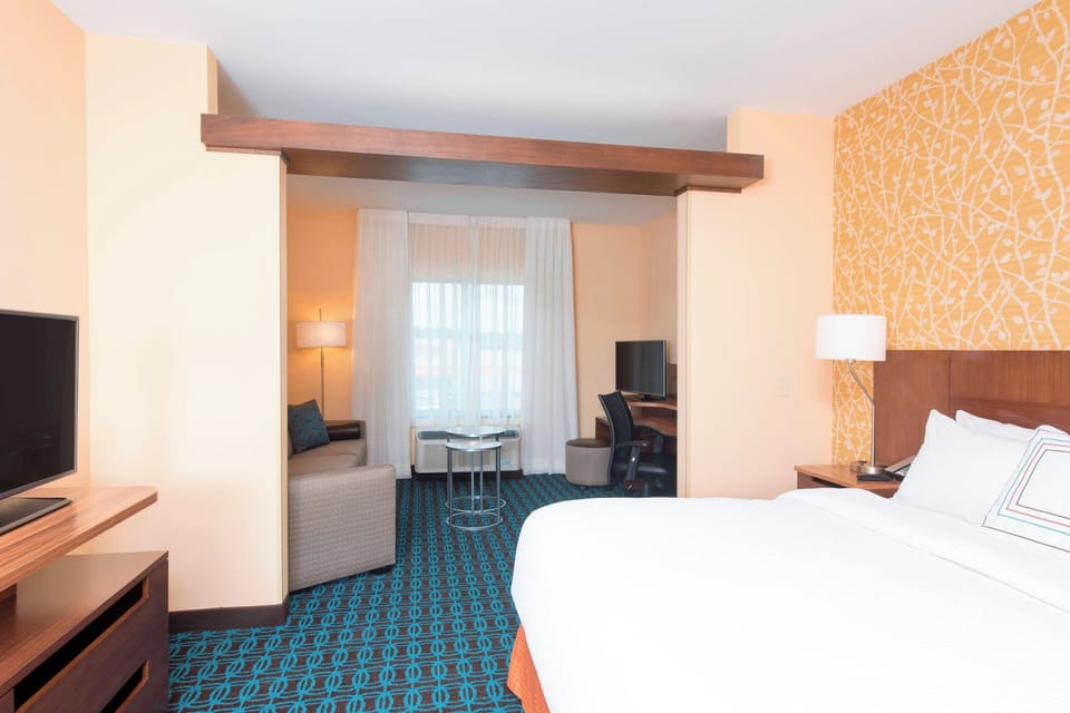 In-room safe, desk, iron/ironing board, cribs/infant beds