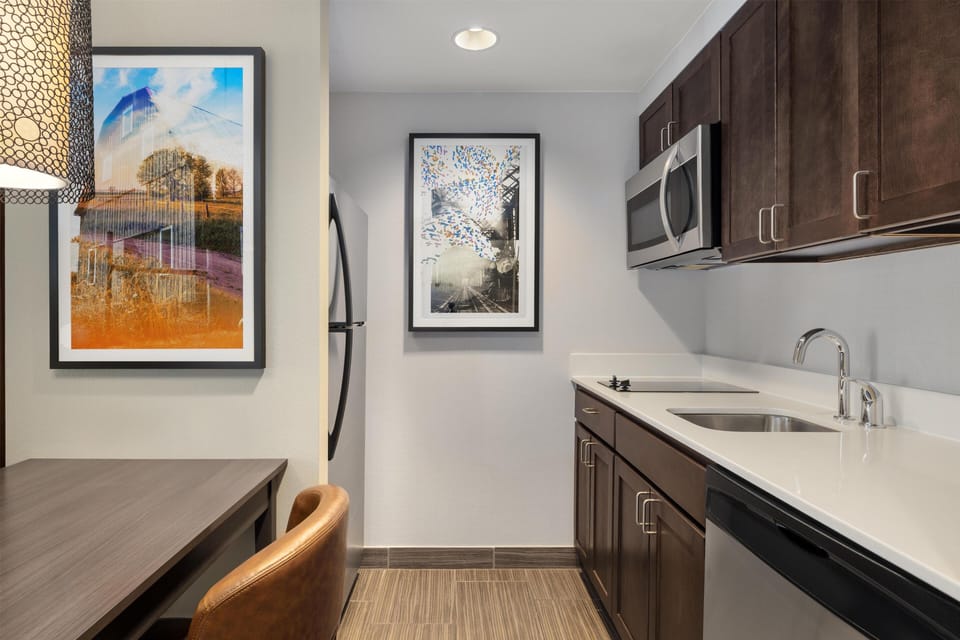 Full-size fridge, microwave, stovetop, dishwasher