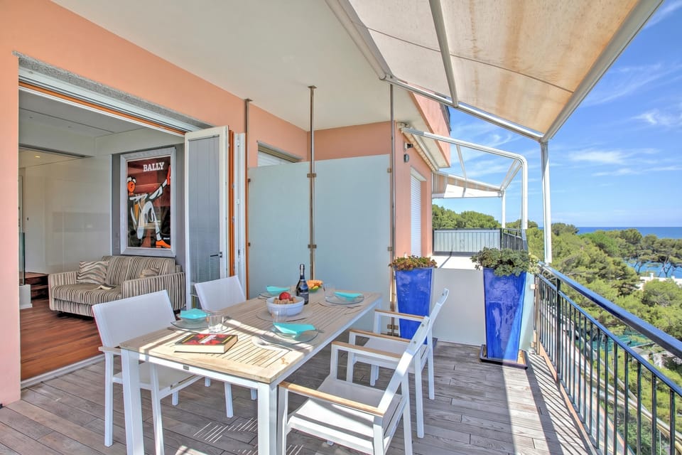 Standard Apartment, 1 Bedroom, 2 Bathrooms, Sea Facing (Il Faro Sul Mare - Total Sea View) | Outdoor dining