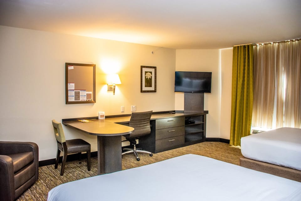 Down comforters, in-room safe, desk, laptop workspace