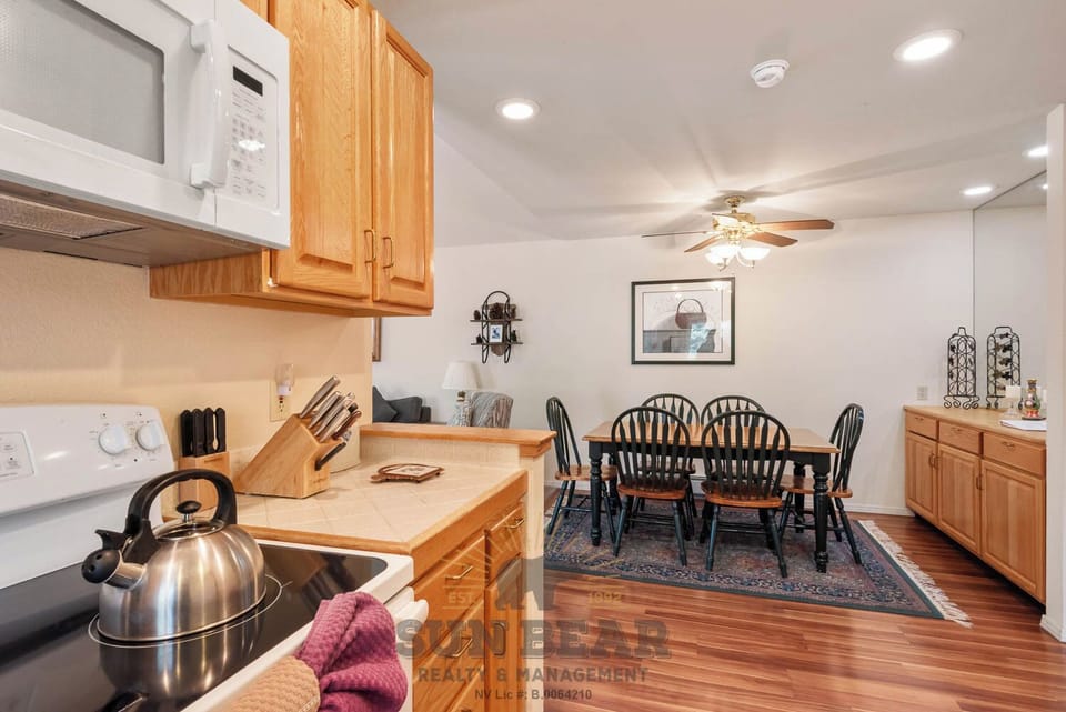 Kitchen/Dining Area