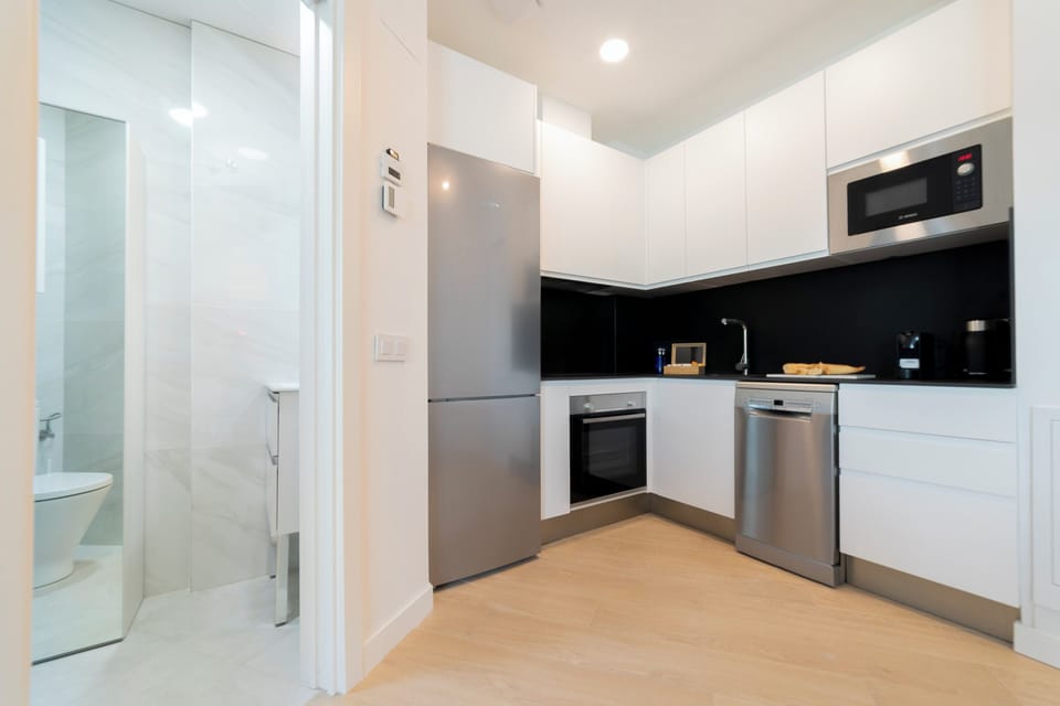 Comfort Apartment, Patio, City View | Private kitchen | Full-size fridge, microwave, oven, stovetop