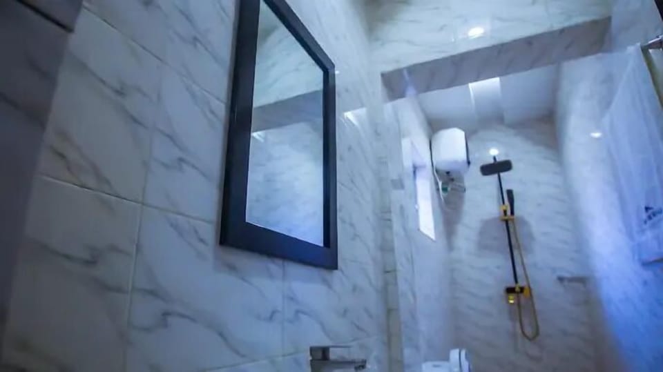Deluxe Room, Balcony, City View | Bathroom | Free toiletries, hair dryer, towels, soap