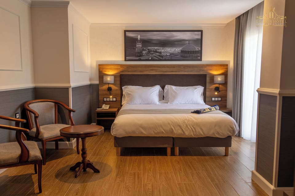 Deluxe Room, 1 Queen Bed, Garden View | WiFi (free), bed sheets