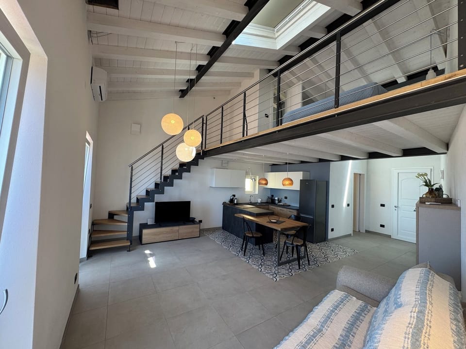 Deluxe Duplex, Pets Allowed, Sea View | Living area
