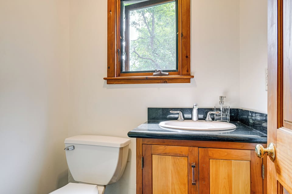 Riverfront Hudson Valley Gem w/ Beach Access! Cottage in Hudson Valley