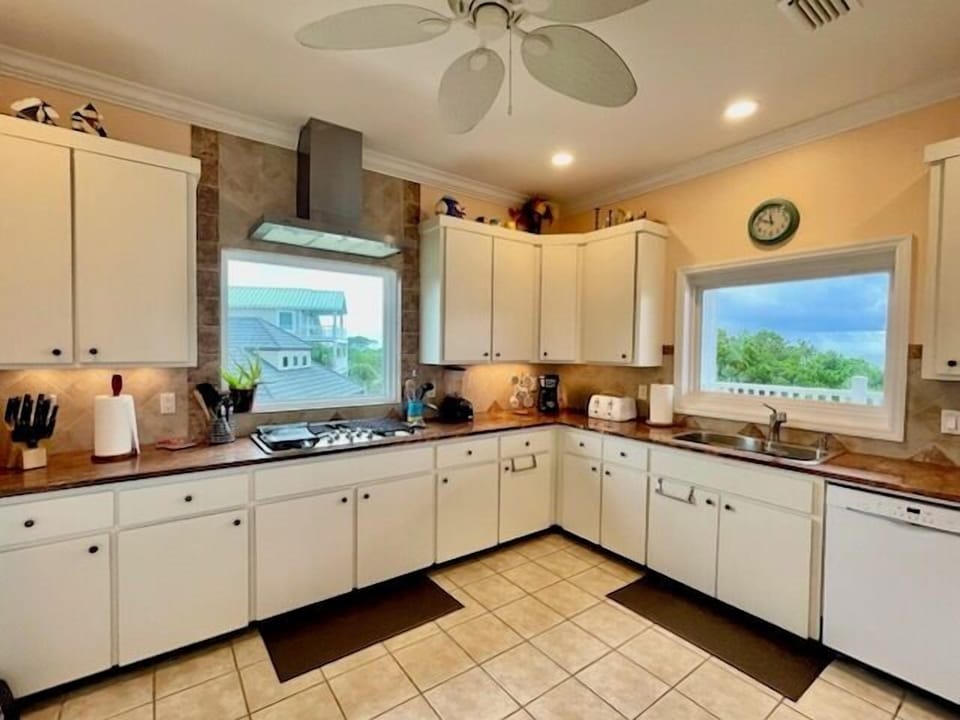 large kitchen, water veiws