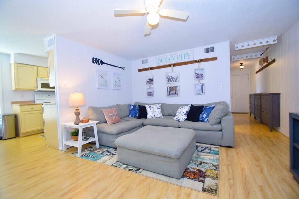 Condo, 2 Bedrooms | Living area