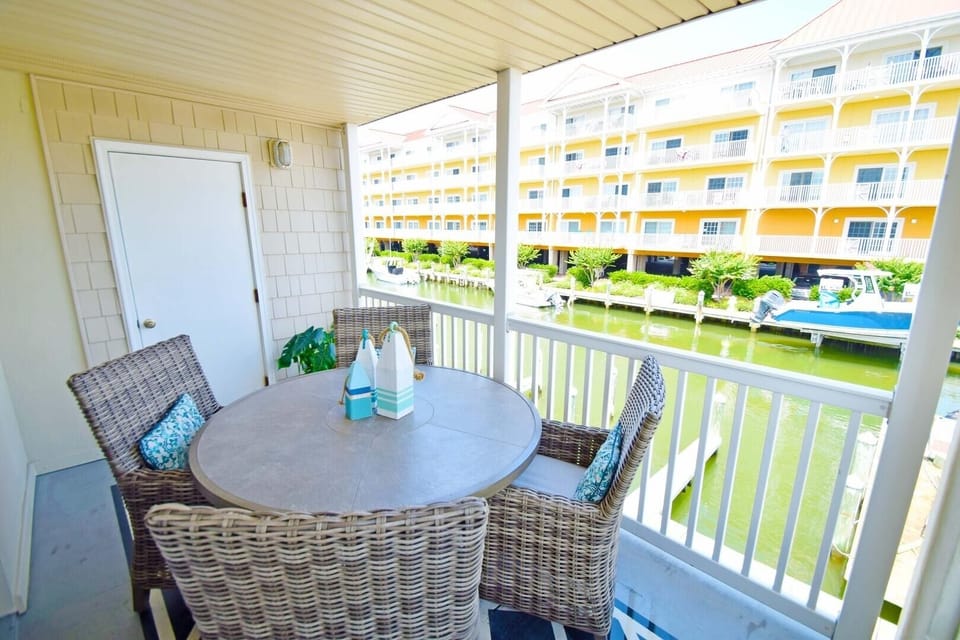 Condo, 2 Bedrooms | Outdoor dining