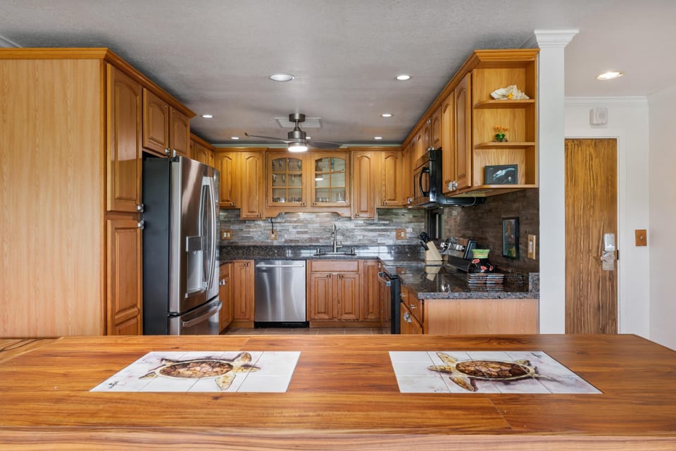 Condo, 2 Bedrooms | Private kitchen | Fridge, oven, coffee/tea maker, toaster