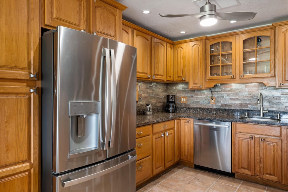 Condo, 2 Bedrooms | Private kitchen | Fridge, oven, coffee/tea maker, toaster