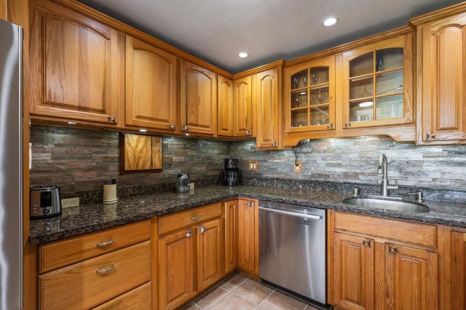 Condo, 2 Bedrooms | Private kitchen | Fridge, oven, coffee/tea maker, toaster