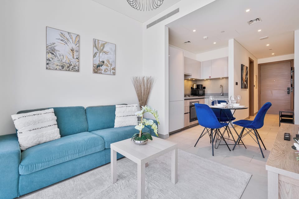 Exclusive Apartment, Balcony, City View | Living room | 55-inch Smart TV with digital channels