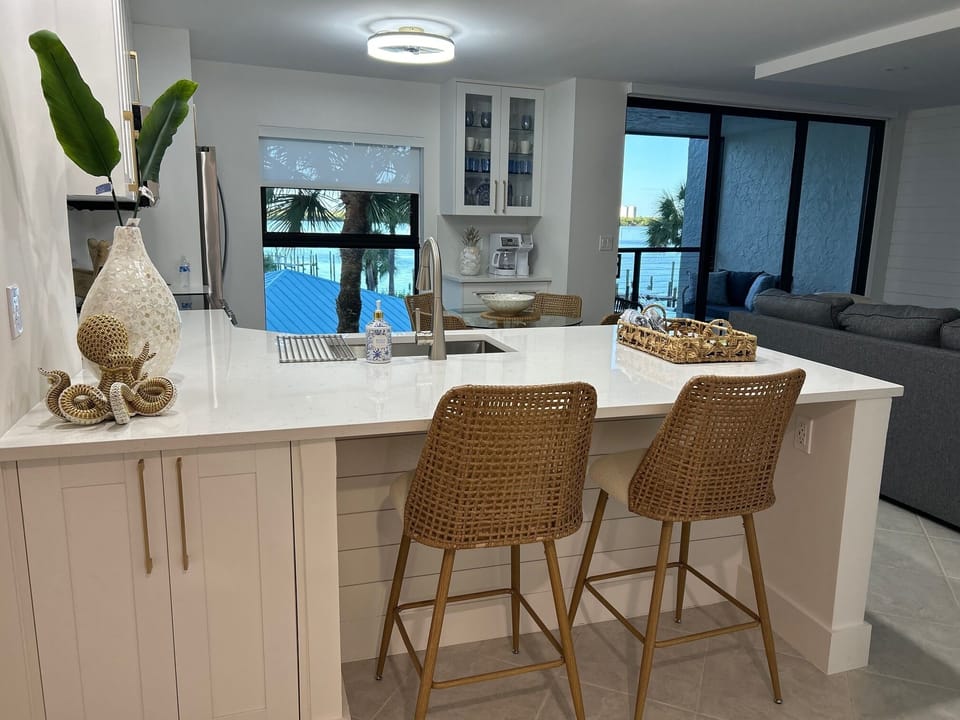Kitchen Counter sitting area