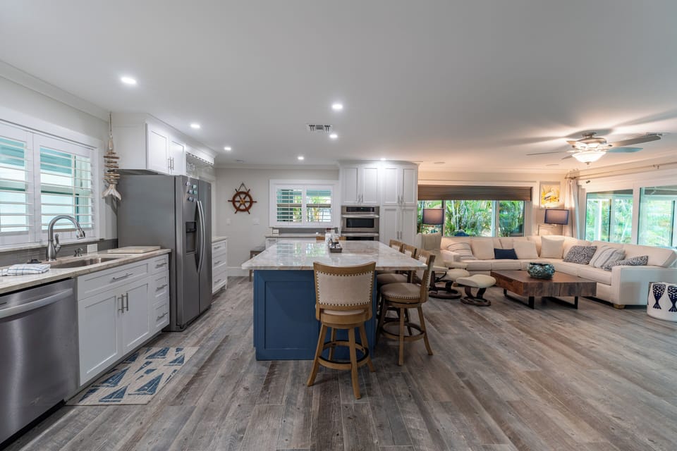Sleek, modern, and fully equipped this kitchen is ready for anything from pancake mornings to seafood dinners
