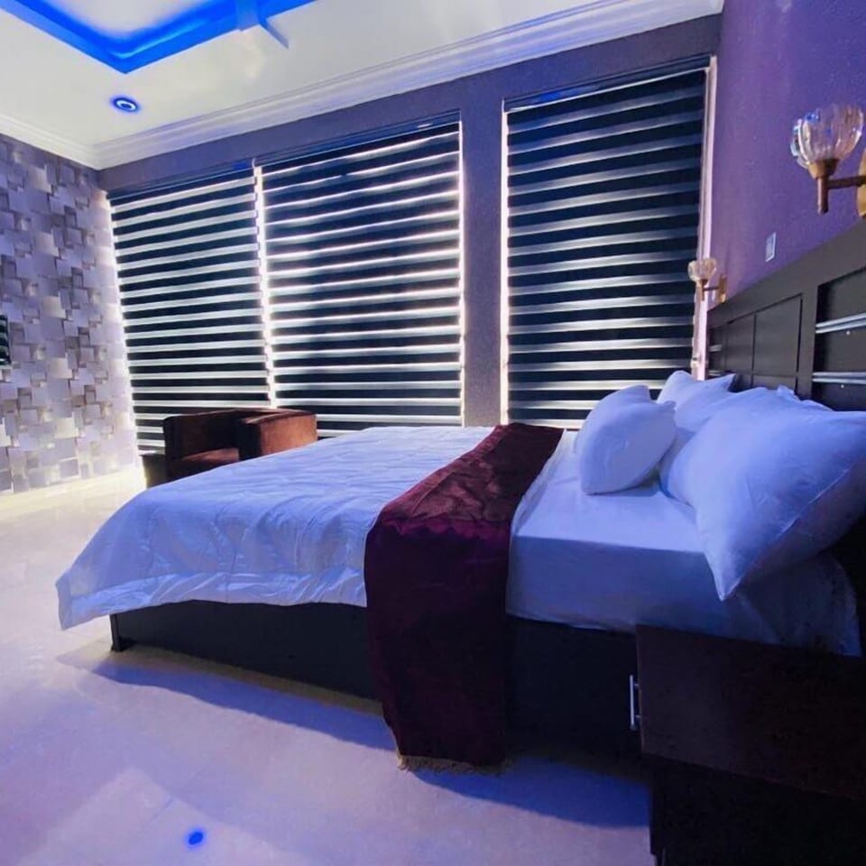 Deluxe Room, Balcony, City View | Desk, laptop workspace, blackout drapes, soundproofing