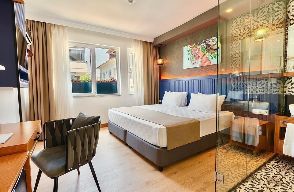 Comfort Double Room | In-room safe, desk, laptop workspace, blackout drapes