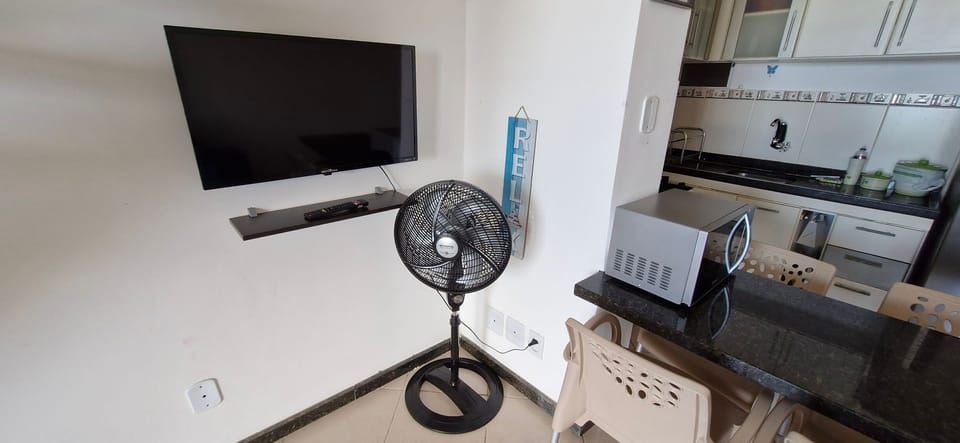 Basic Apartment | Private kitchen | Fridge, microwave, oven, cookware/dishes/utensils