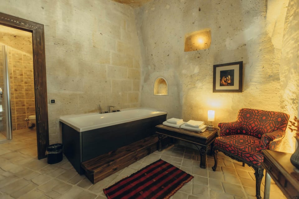 Arkhalla | Bathroom | Free toiletries, hair dryer, slippers, towels