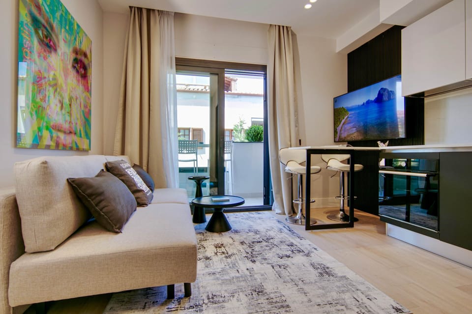 Overview Living and Dining Area