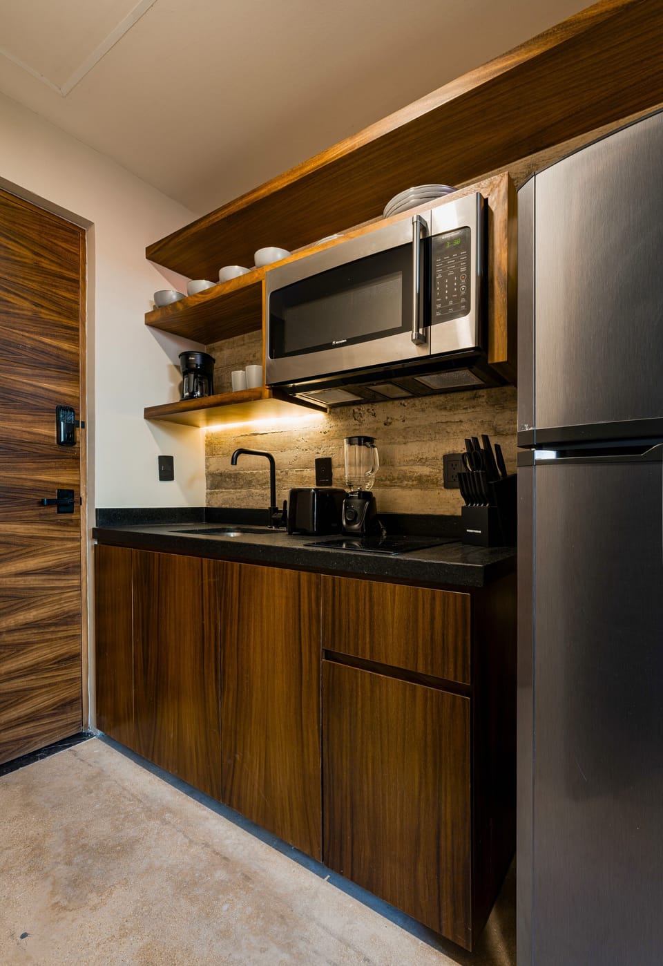 Full-size fridge, microwave, stovetop, coffee/tea maker