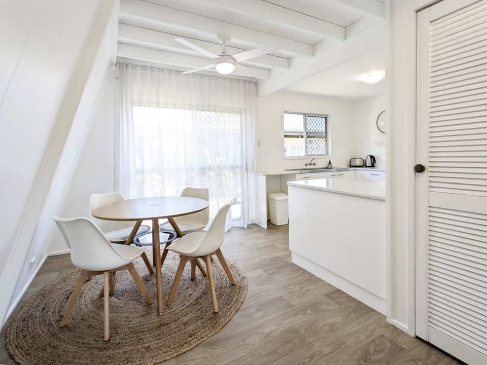 3/34 Bauer, neat dining space