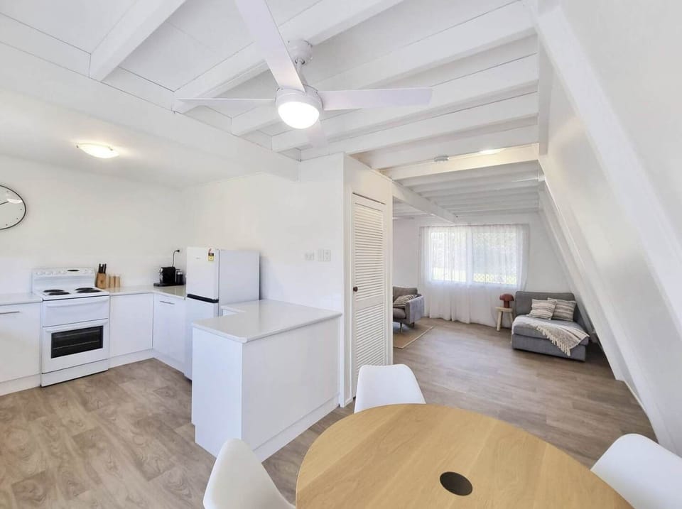 3/34 Bauer, spacious kitchen
