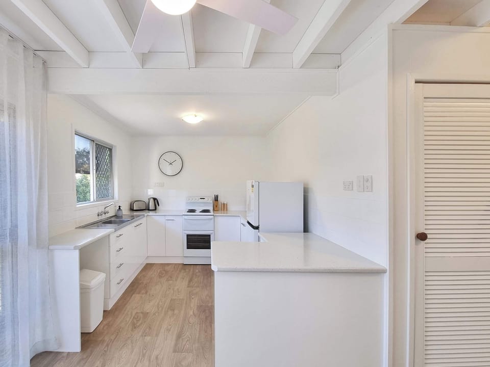 3/34 Bauer, spacious kitchen