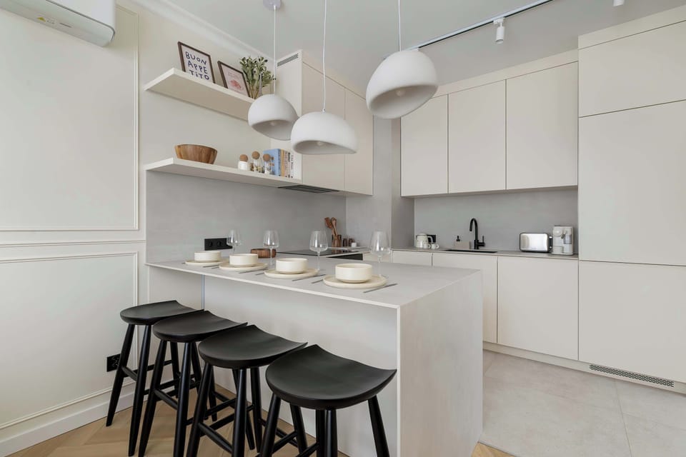 The sleek, fully equipped kitchenette with dining area.