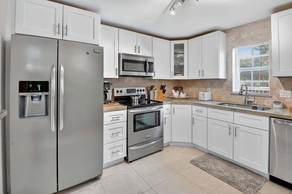 The airy kitchen offers ample space & all the comforts of home​