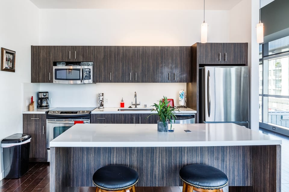Panoramic Apartment, 1 King Bed with Sofa bed, City View (Sunset and Vine) | Private kitchen | Fridge, microwave, oven, stovetop