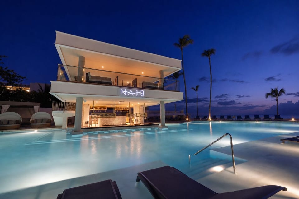3 bars/lounges, swim-up bar