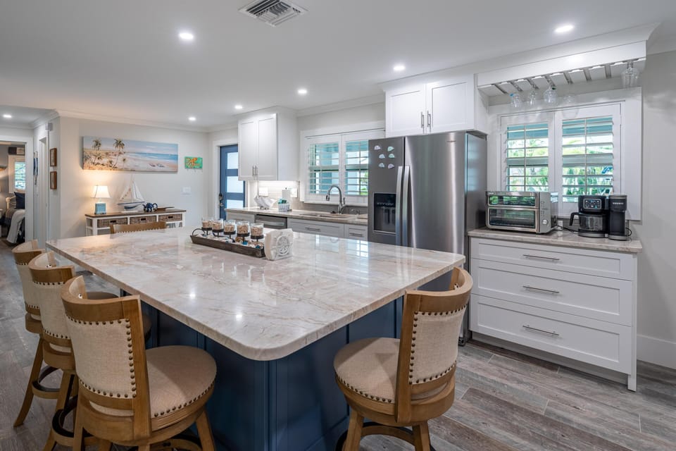 House, Multiple Beds (Gus's Getaway) | Private kitchen