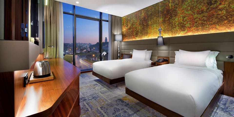 Standard Twin Room, 2 Twin Beds | Minibar, in-room safe, desk, blackout drapes