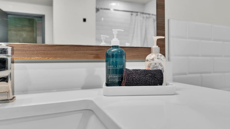Bathroom Bliss: Indulge in luxury with elegant decor and premium bath essentials for your retreat!