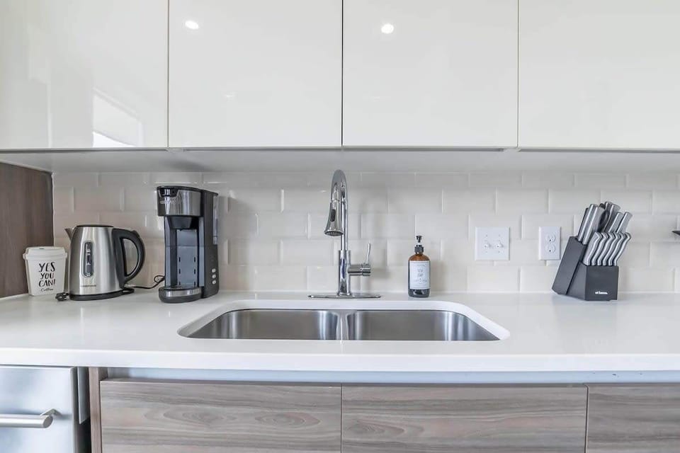Your Dallas kitchen awaits: sleek appliances and a smart design ready for all your culinary adventures!