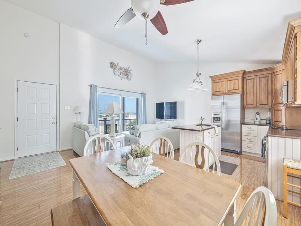 Open-concept kitchen and dining area ideal for group meals and entertaining.
